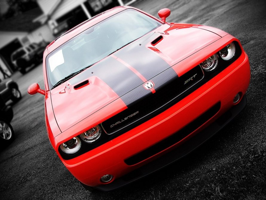 Dodge Challenger красный