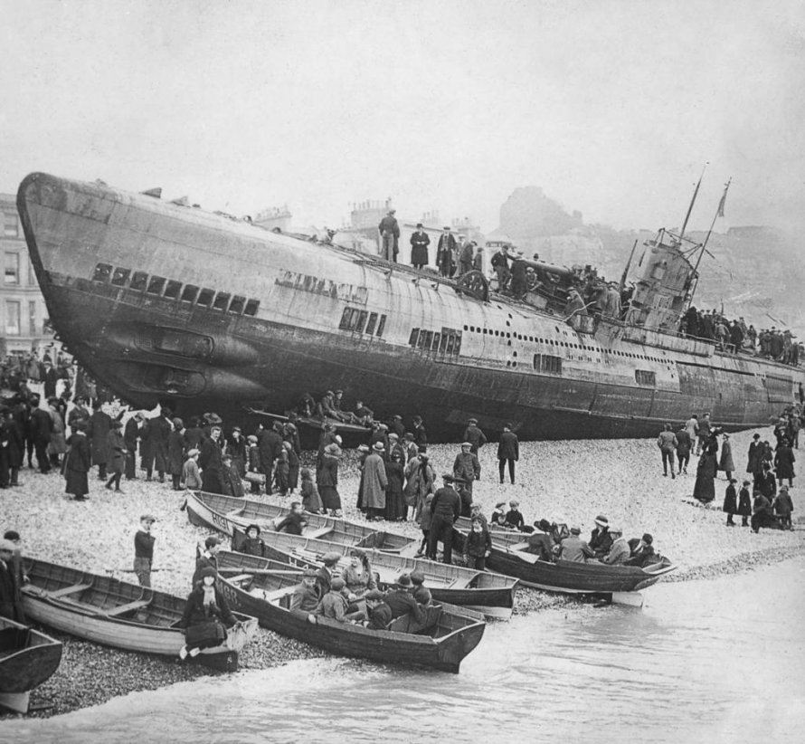 Немецкая подводная лодка «u-118», выброшенная на берег. Гастингс.