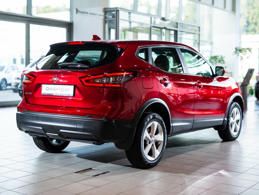 Nissan Qashqai 2020 красный