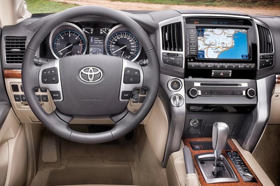 Toyota Land Cruiser 200 салон