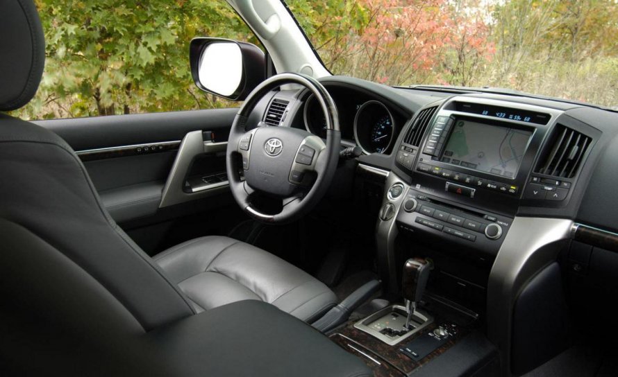 Toyota Land Cruiser 200 2017 салон