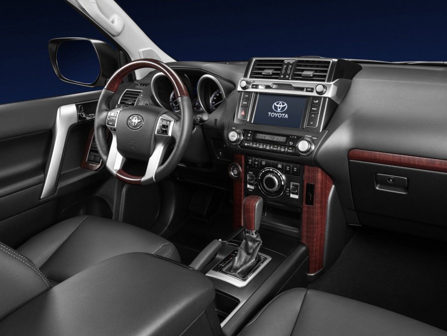 Toyota Land Cruiser 200 Interior