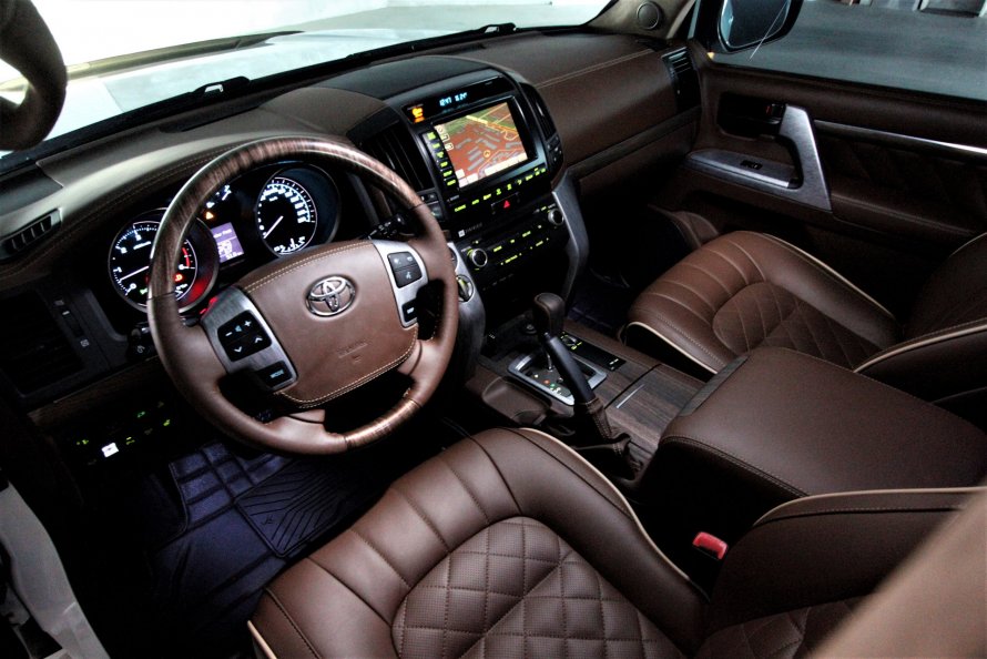 Toyota Land Cruiser 200