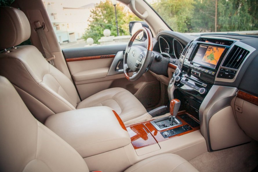 Toyota Land Cruiser Prado 2016 салон