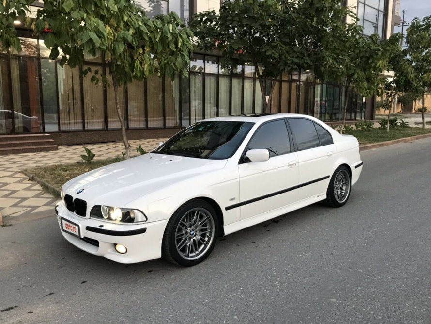BMW e39 белая
