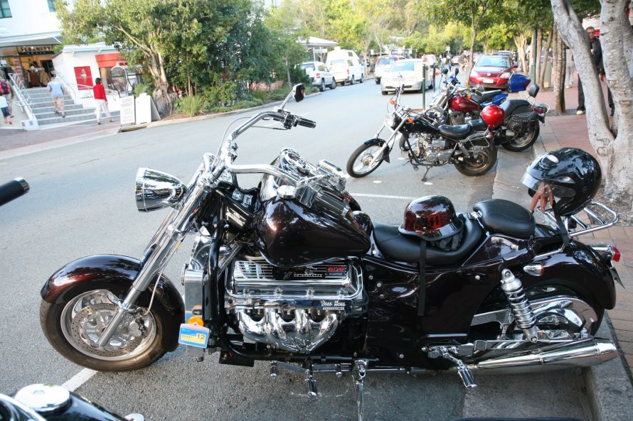 Мотоцикл Boss Hoss v8
