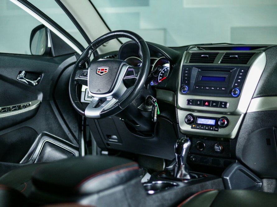 Geely Emgrand x7 2016 салон