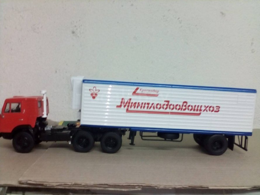 КАМАЗ 54112 С полуприцепом Алка 1 43