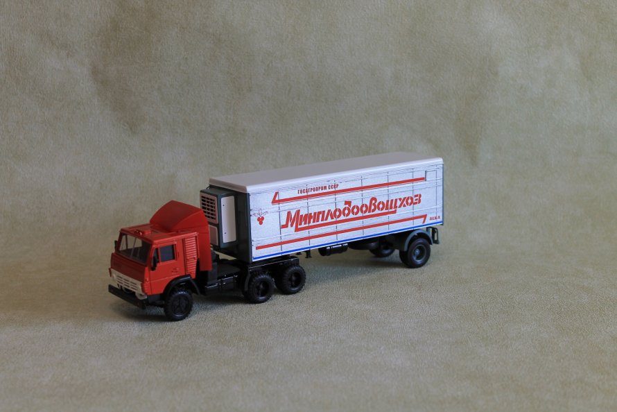 МАЗ С полуприцепом Alka 1/43