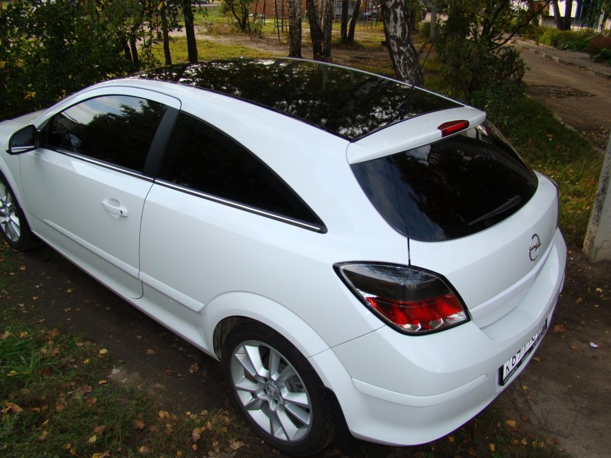 Opel Astra h GTC С панорамной крышей