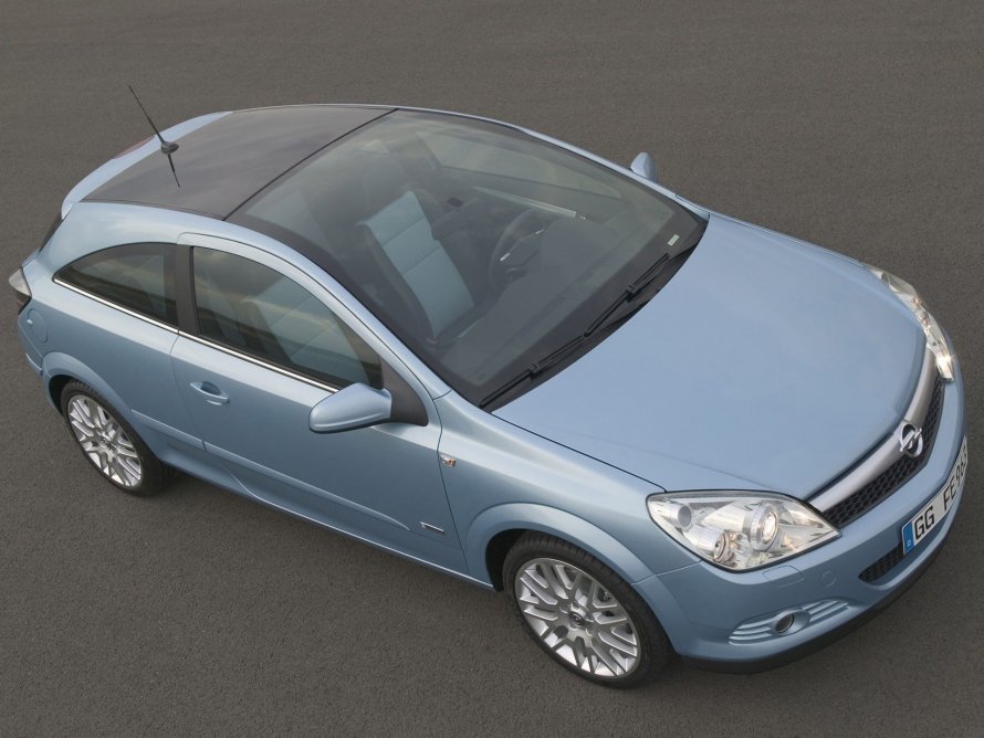 Opel Astra h GTC С панорамной крышей