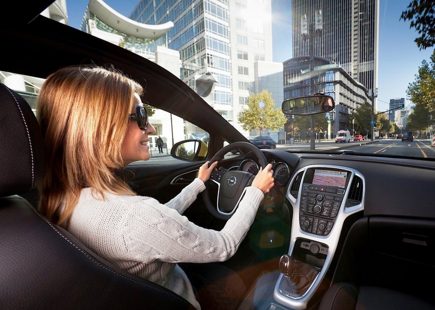 Opel Astra с панорамной крышей