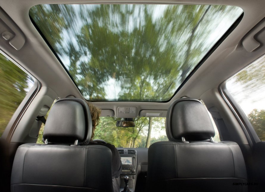 Toyota Avensis с панорамной крышей