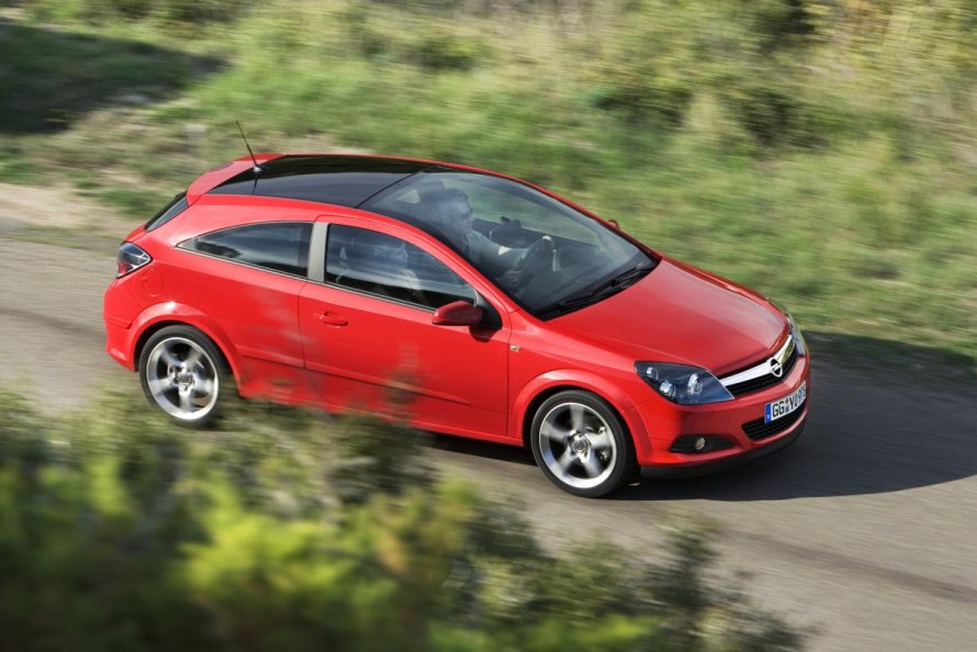 Opel Astra GTC 3-дверный хэтчбек