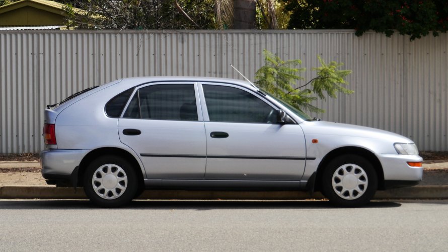 Toyota Corolla 1999 e110 красная