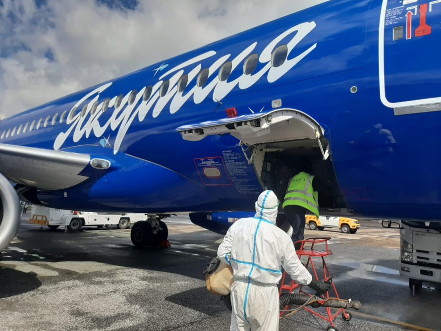 Авиакомпания Якутия Bombardier q300
