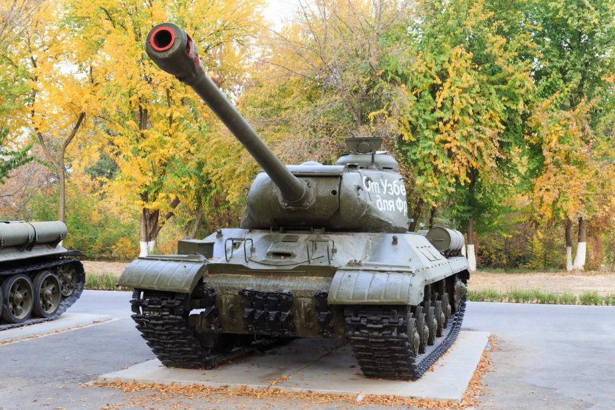 Танки ИС 2