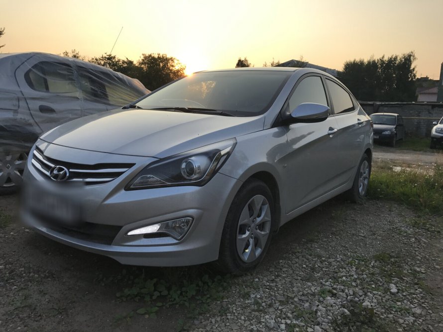 Hyundai Solaris серебристый