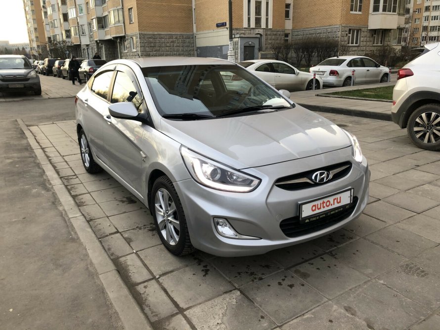 Hyundai Solaris 2015 серебристый