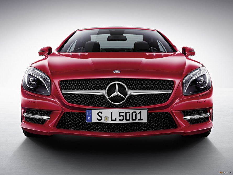 Красный Мерседес Benz