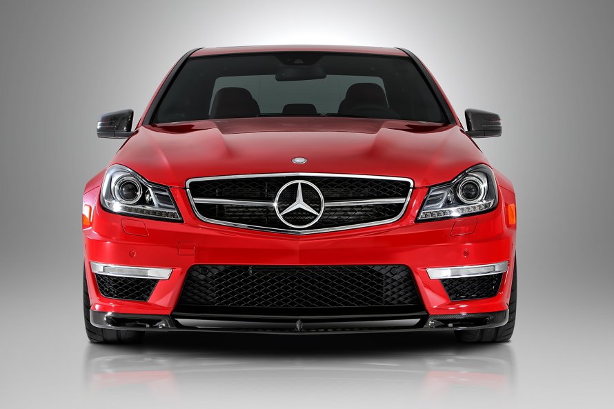Mercedes w204 c63 AMG вид спереди