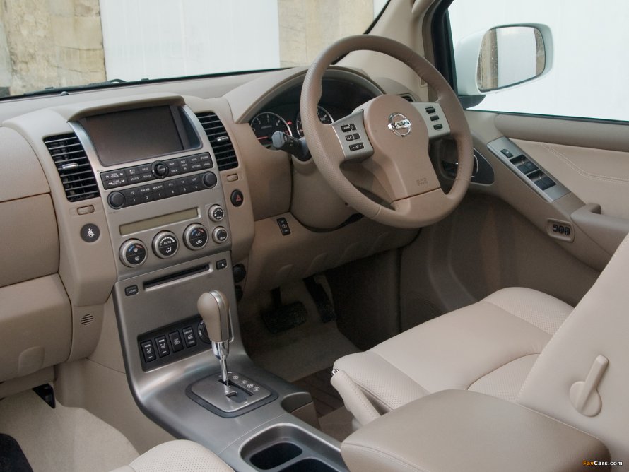 Nissan Pathfinder 2005 салон