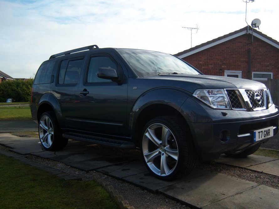 Nissan Pathfinder r20