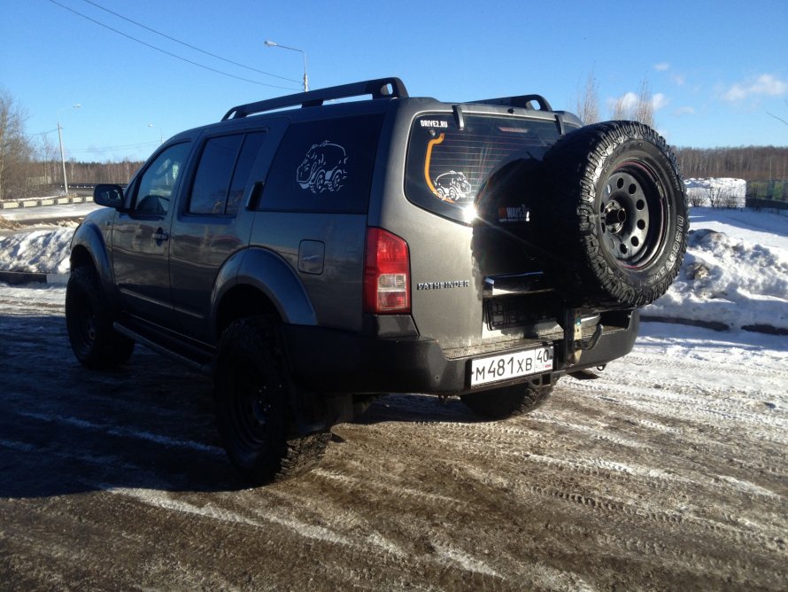 Nissan Pathfinder r51 vs Prado