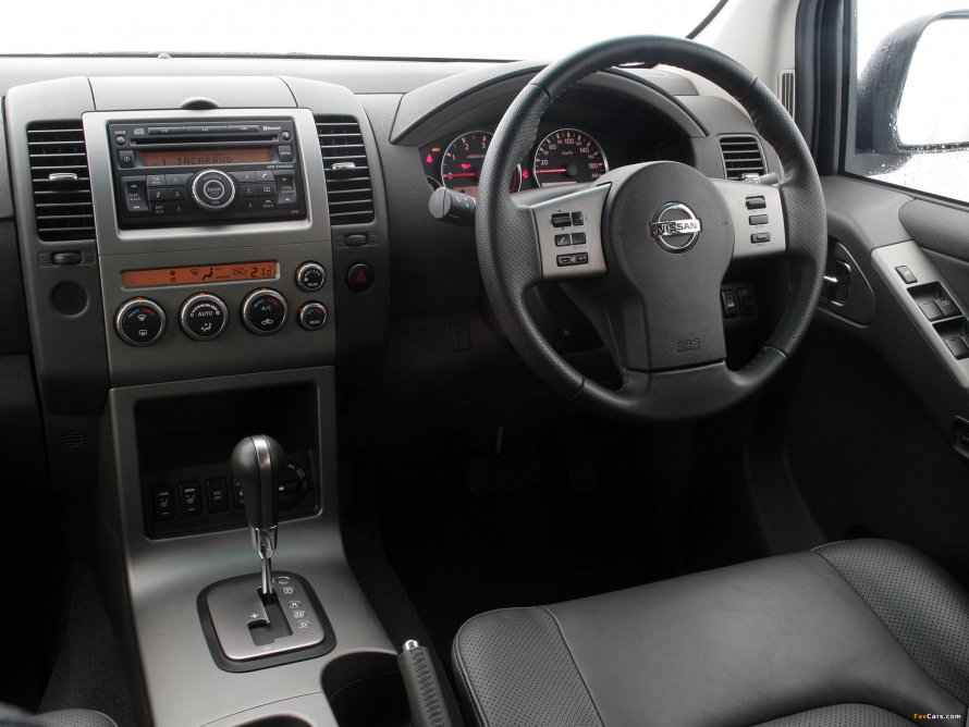 Nissan Pathfinder 2008 панель