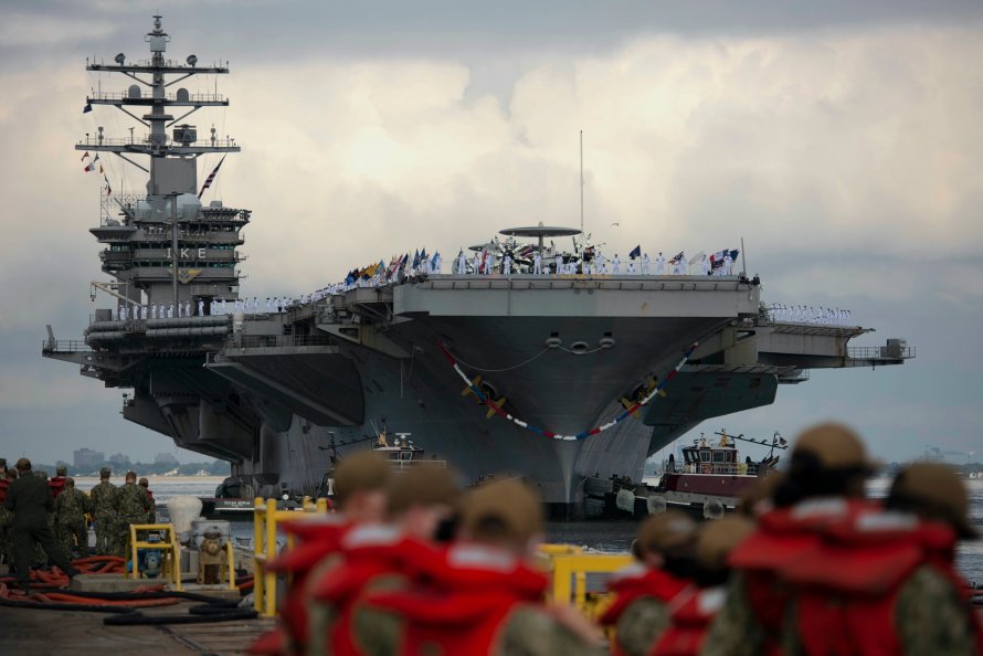Атомный авианосец США Dwight Eisenhower
