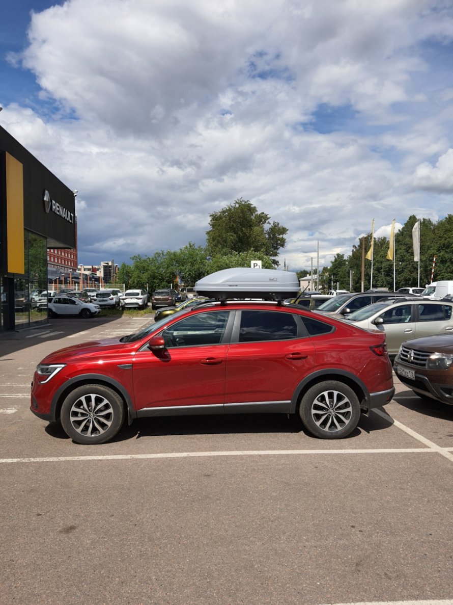 Renault Arkana красная