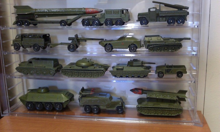 Советские металлические игрушки