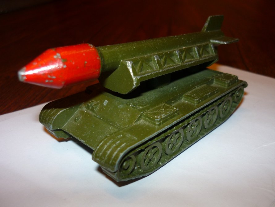 Военной техники игрушки СССР Су-100, т-34