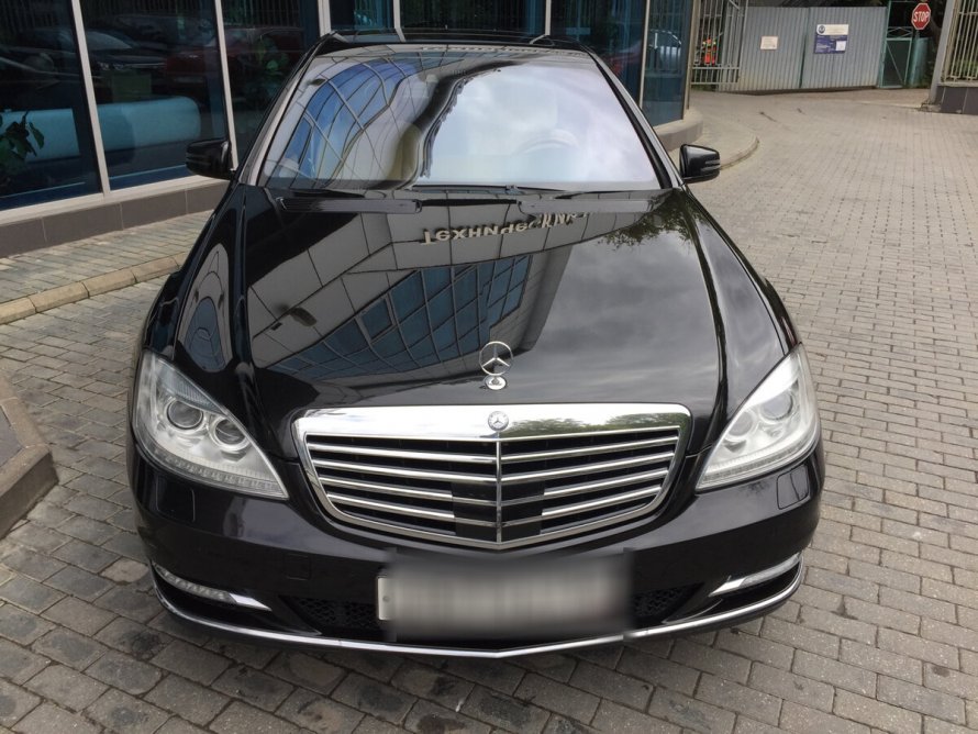 Mercedes-Benz s500 w221 у Москвы Сити