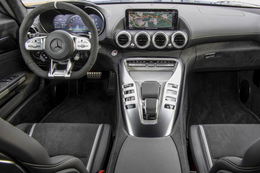 Mercedes AMG GTR салон