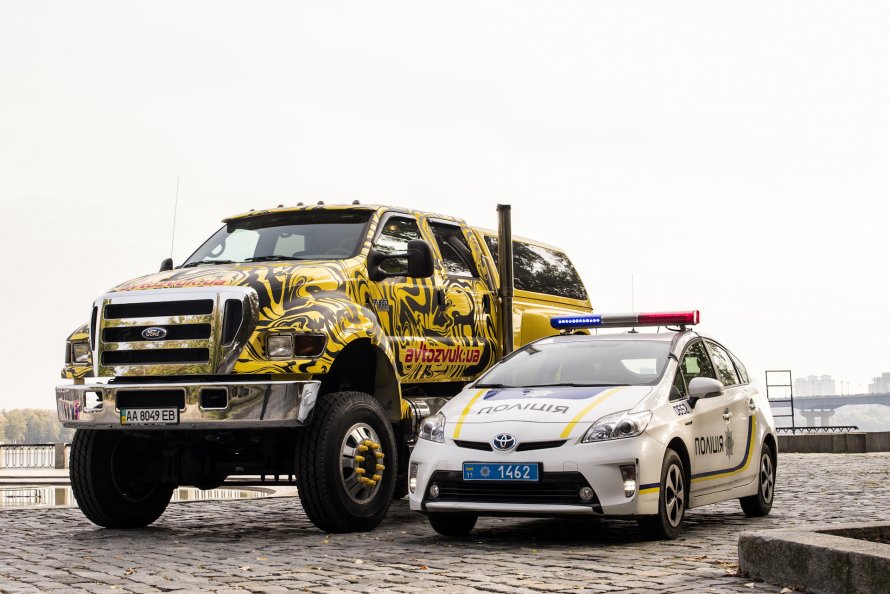 Ford f650 и range Rover