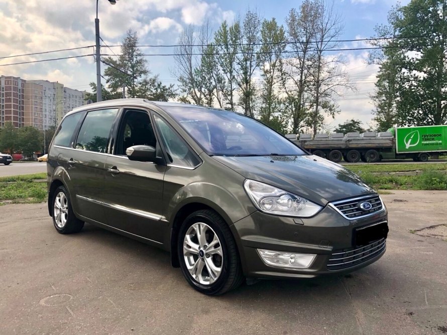 Ford Galaxy Minivan