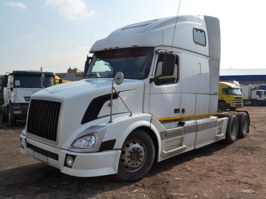Volvo VNL 2004