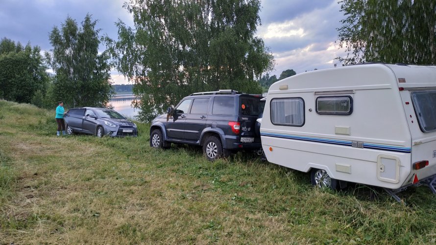 УАЗ Патриот с прицепом кемпером