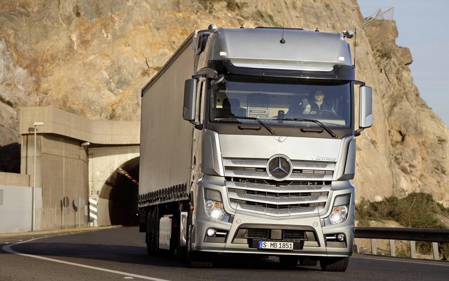 Mercedes-Benz Actros 1851