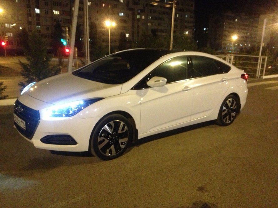 Hyundai i40 с черной крышей