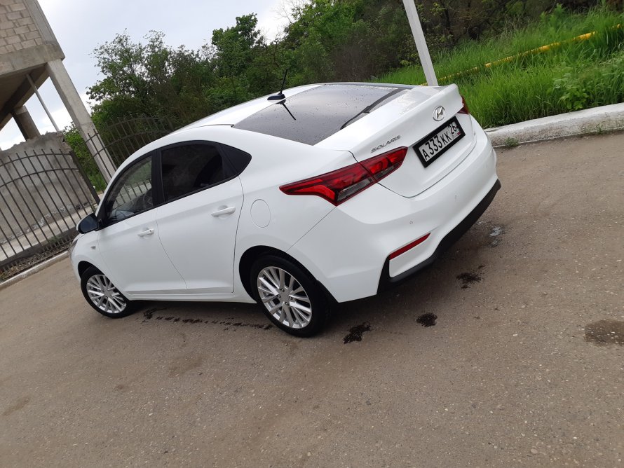 Черная крыша Hyundai Solaris 2017
