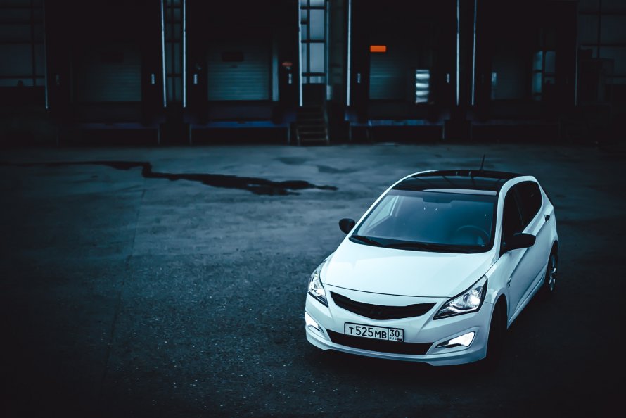 Hyundai Solaris 2015 Hatchback чёрная полоса