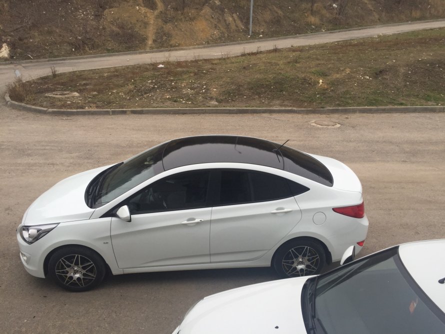 Черная крыша Hyundai Solaris 2017