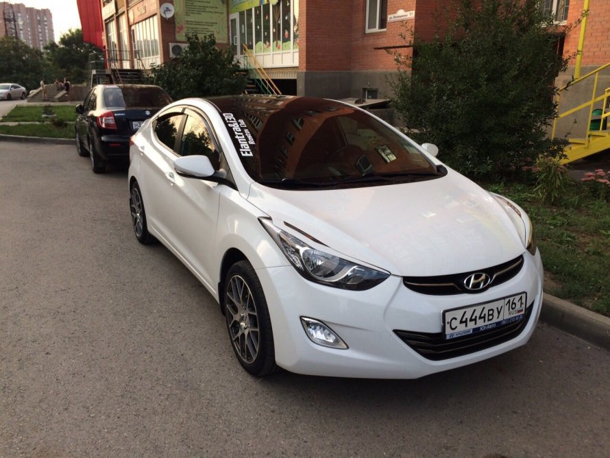 Hyundai Elantra 2011 белая