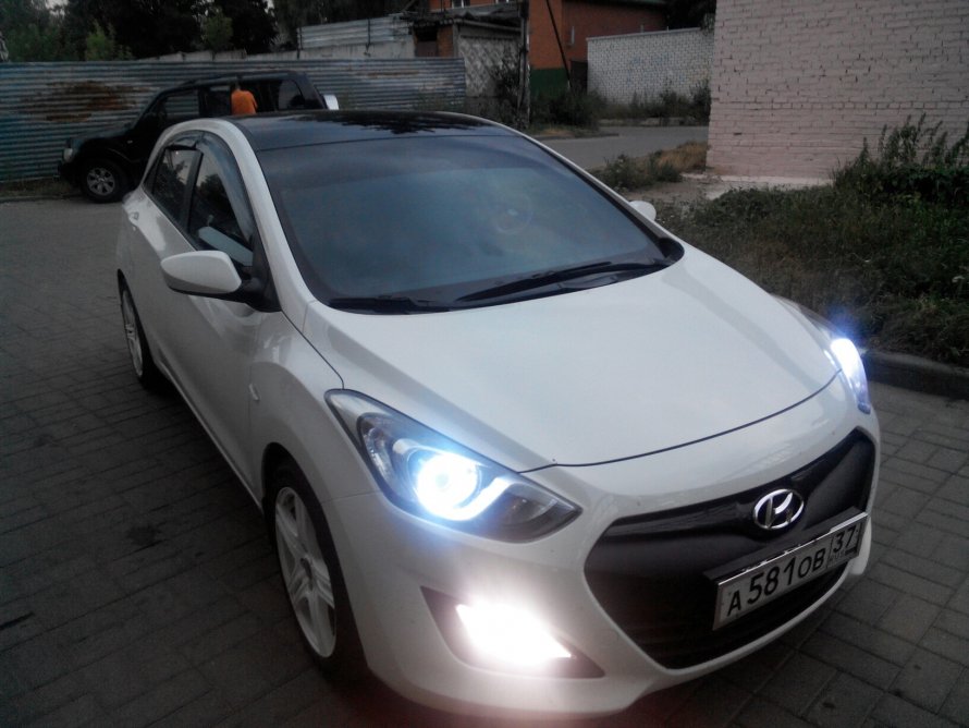 Hyundai i30 2012 с черной крышей