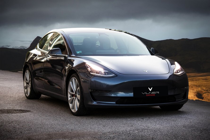 Автомобиль Tesla model 3