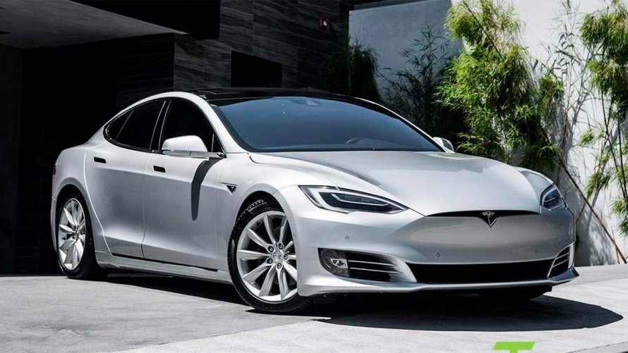 Машина Tesla model s