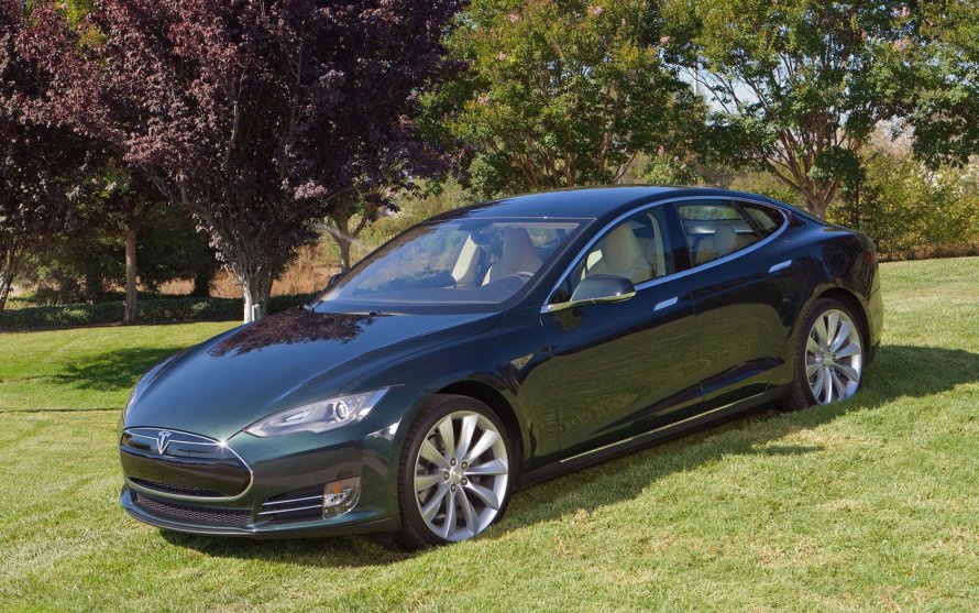 Машина Tesla model s