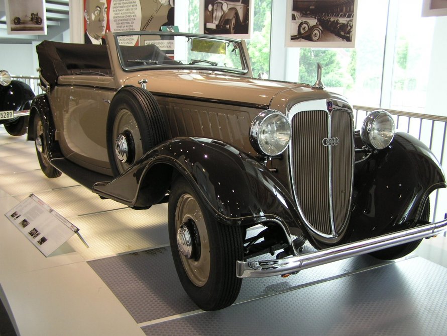 Audi 225 Front